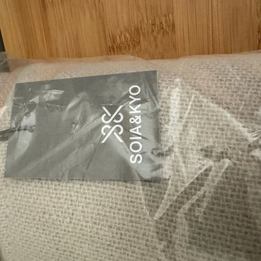 NEW SOIA & KYO Woven Scarfigan with Fringe - Picture 6 of 8